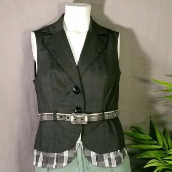 3/$25 Love Tease Belted Sleeveless Layered Top - Picture 6 of 7